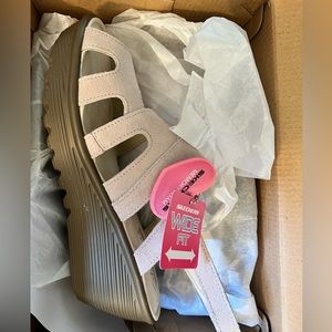 Skechers memory foam wide platform wedge sandals